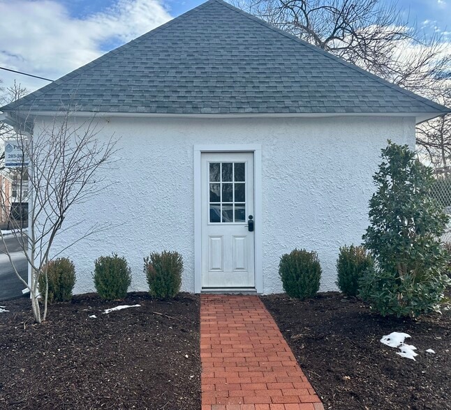 More Photos Of 257 Sound Beach Ave, Old Greenwich Office For Lease