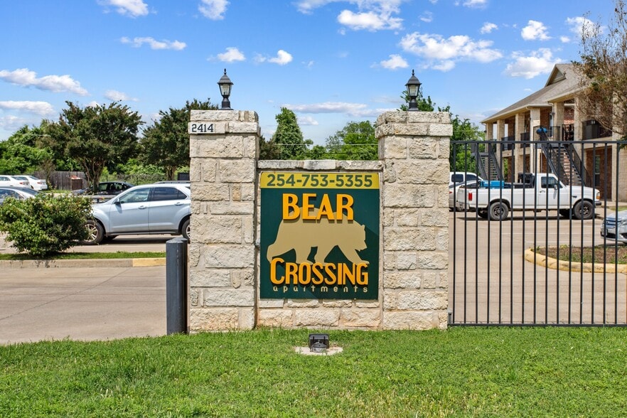 More Photos Of 2406-2418 S University Parks Dr, Waco Apartments For Sale