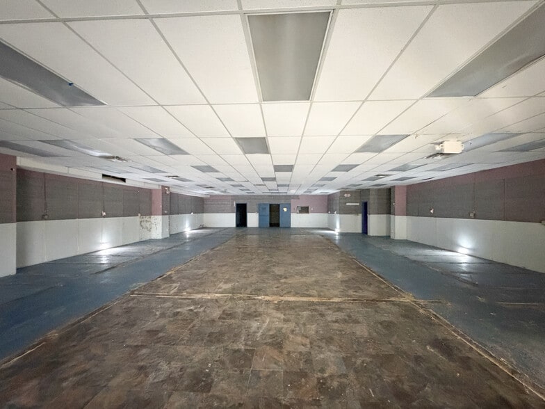 More Photos Of 900 W Chapel Rd, Asheville Showroom For Sale