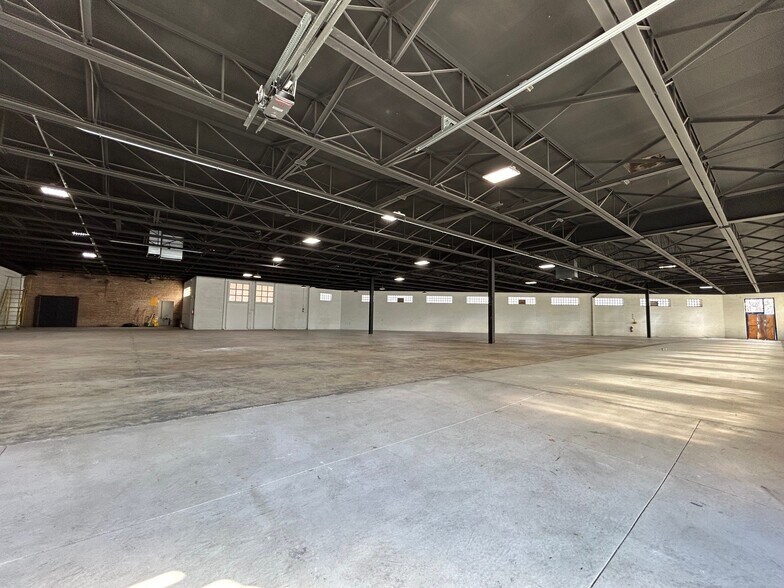 More Photos Of 3449-3469 N Elston Ave, Chicago Warehouse For Lease