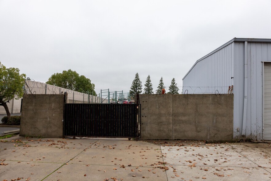More Photos Of 3567 Recycle Rd, Rancho Cordova Warehouse For Lease