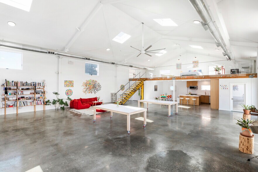 More Photos Of 3475 Union Pacific Ave, Los Angeles Manufacturing For Sale