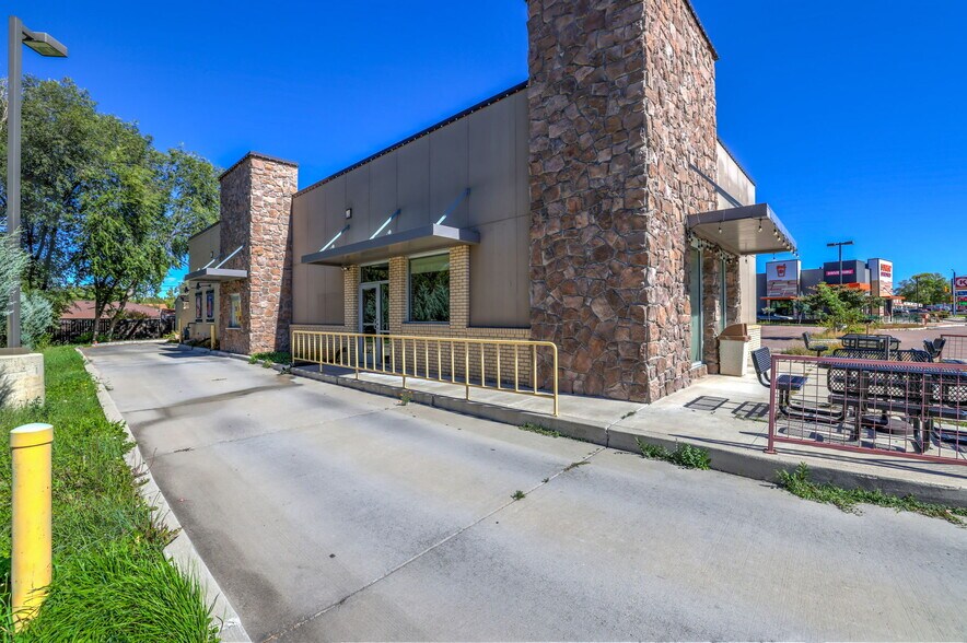 More Photos Of 3220 Austin Bluffs Pky, Colorado Springs Freestanding For Lease