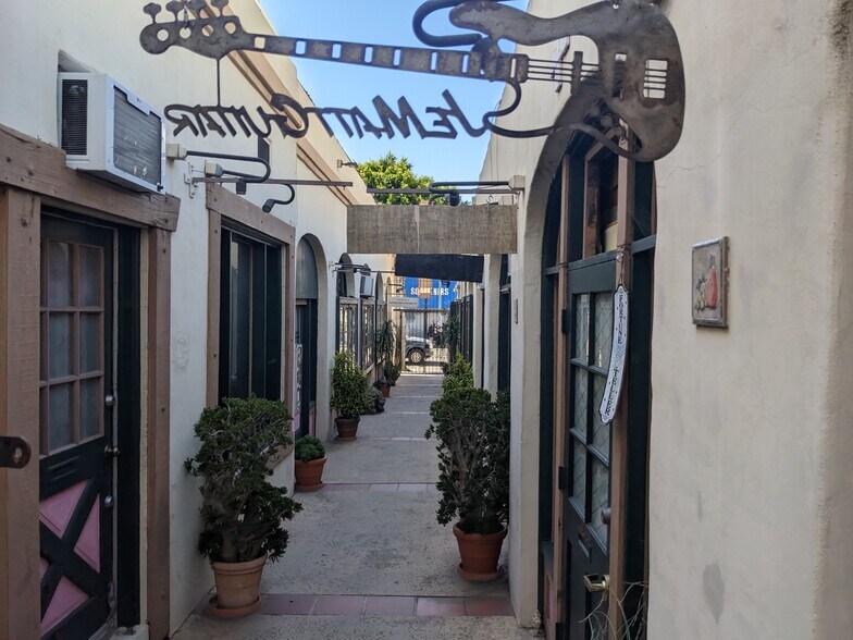 More Photos Of 6727-6733 Hollywood Blvd, Los Angeles Freestanding For Lease