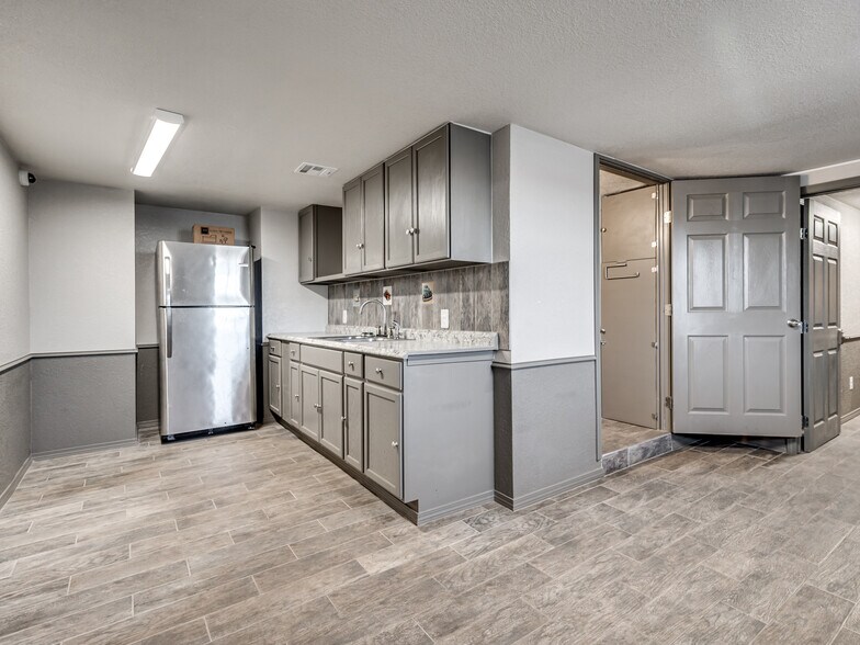 More Photos Of 424 SE 29th St, Oklahoma City Flex For Sale