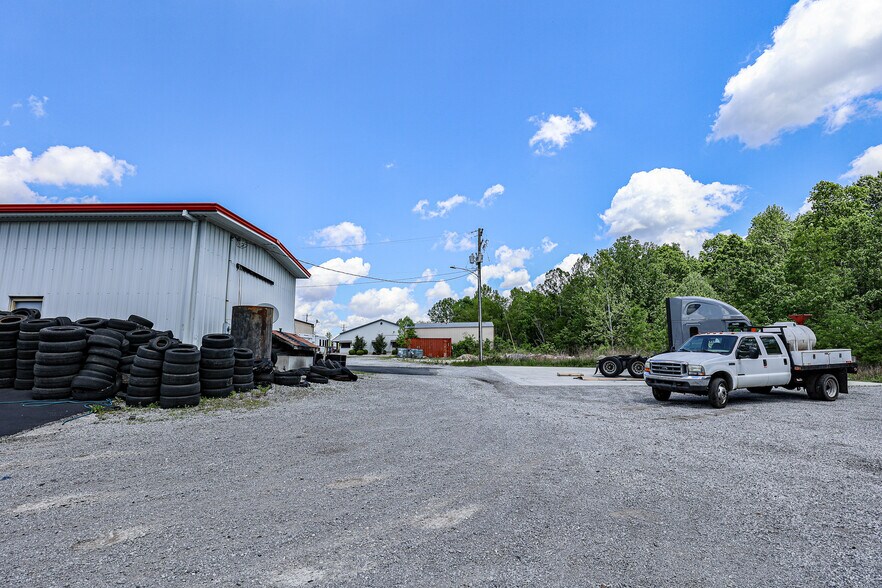 More Photos Of 430 US-62 E, Eddyville Auto Repair For Sale