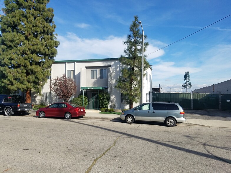 Primary Photo Of 9350-9354 Oso Ave, Chatsworth Office For Lease