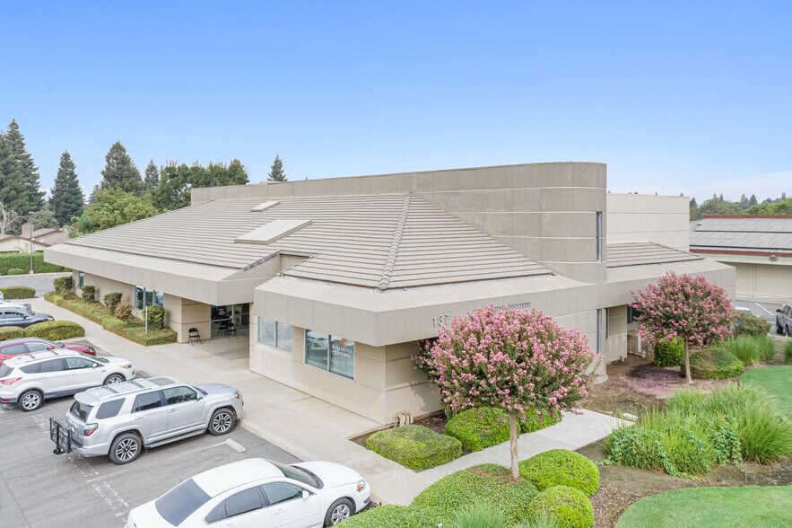 More Photos Of 137 S Aspen Ct, Visalia Office For Sale