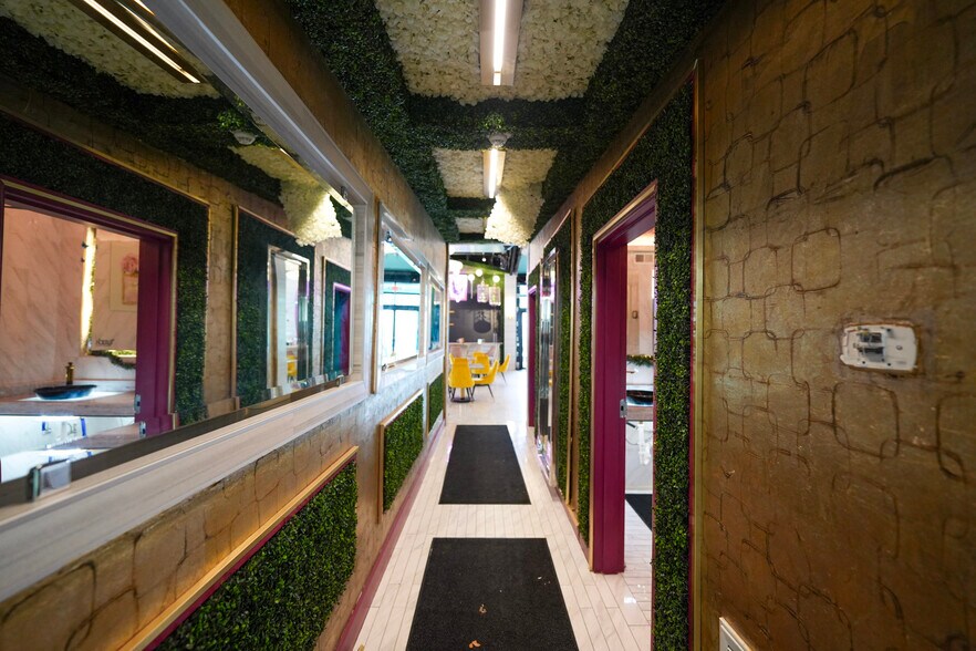 More Photos Of 2735 Washington Ave, Houston Freestanding For Lease