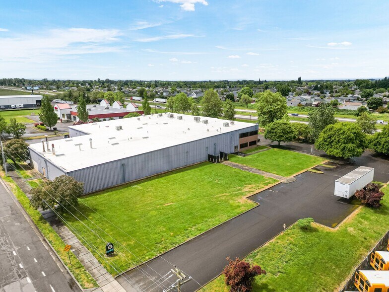 More Photos Of 1852 Fescue St SE, Albany Office For Sale