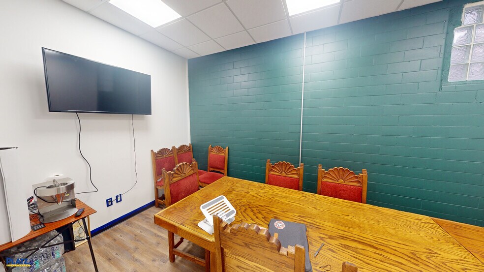 More Photos Of 1586 Mahoning Ave, Youngstown Storefront For Lease