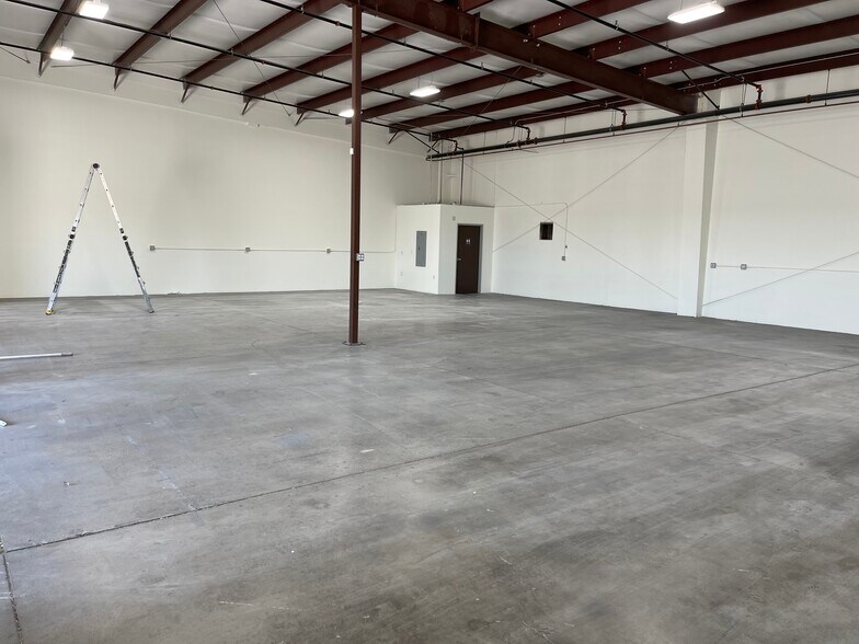More Photos Of 2010 Holly Ave, Lake Havasu City Warehouse For Lease