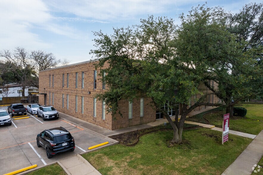 More Photos Of 4717 Fletcher Ave, Fort Worth Office For Sale