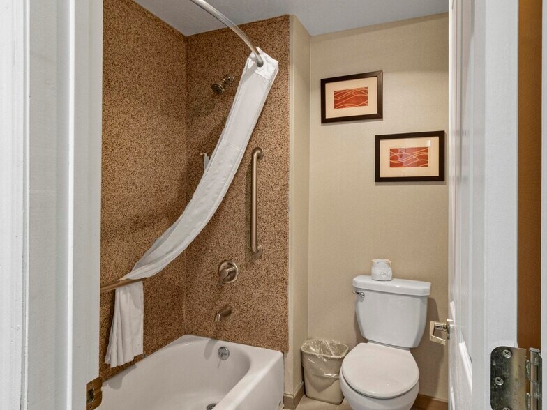 More Photos Of 2970 Idaho St, Elko Hotel For Sale