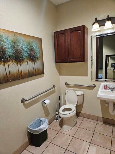 More Photos Of 1802 NW Military Hwy, San Antonio Office For Lease