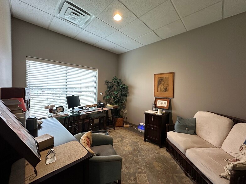 More Photos Of 673 Westbury Dr, Iowa City Storefront Retail Office For Sale