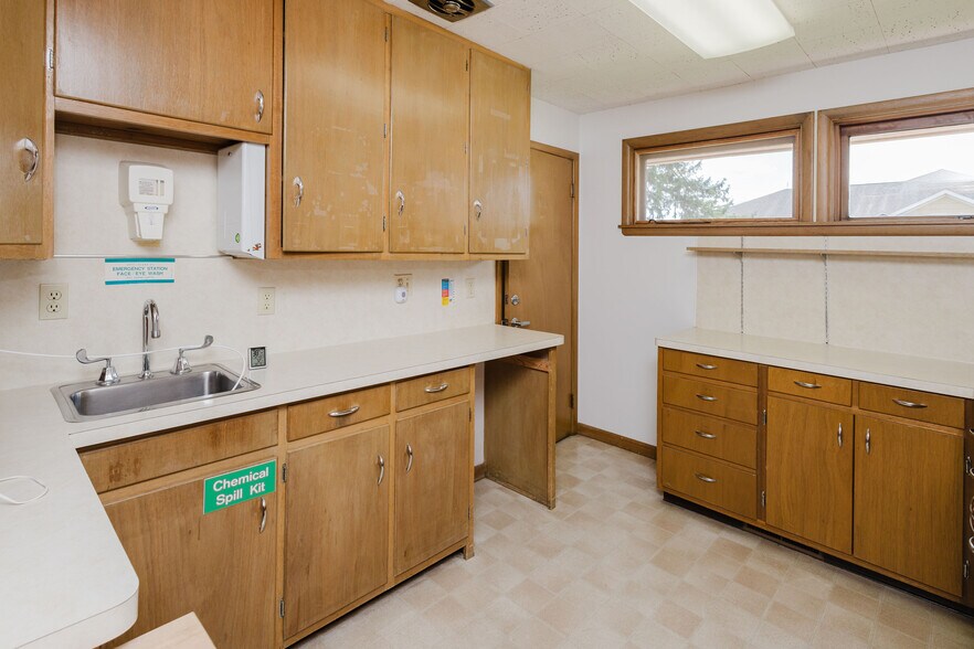 More Photos Of 506 Main St, Hollandale Office For Sale