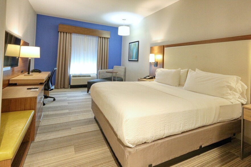 More Photos Of 10520 Huffmeister Rd, Houston Hotel For Sale