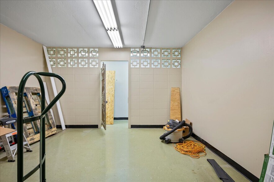 More Photos Of 111 W Commerce St, Lewisburg Bank For Sale