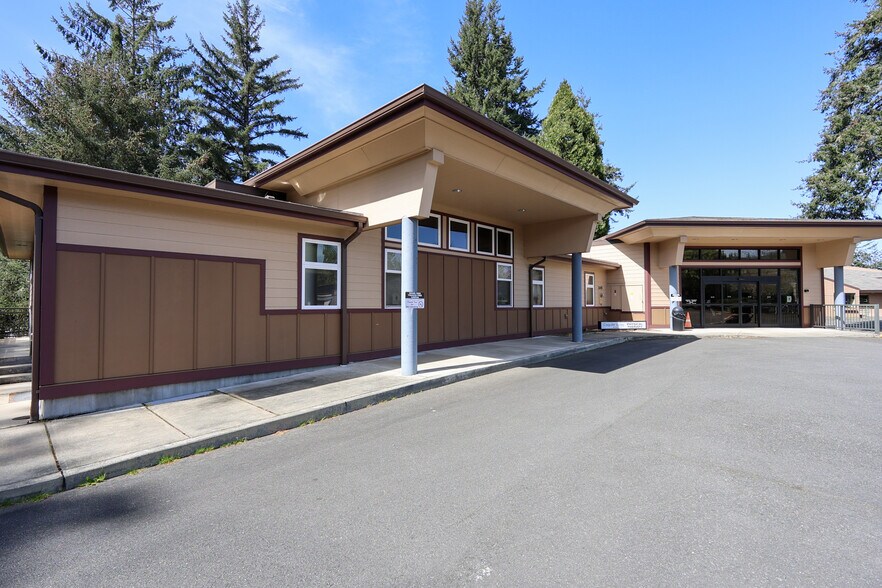 More Photos Of 2645 N 17th St, Coos Bay Medical For Sale