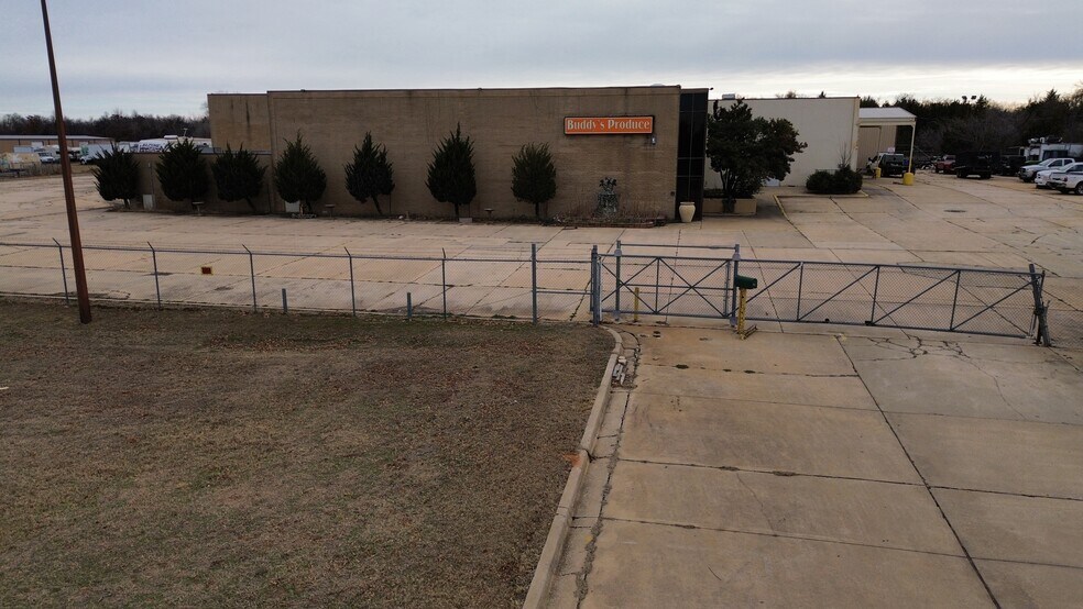 More Photos Of 8716 SE 15th St, Oklahoma City Distribution For Sale