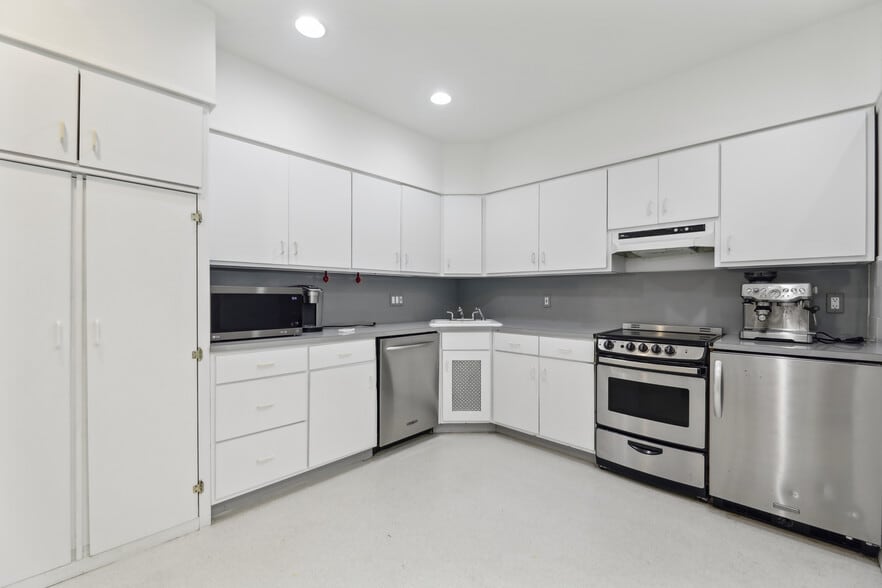 More Photos Of 35 Belden Pl, Montclair Loft Creative Space For Sale