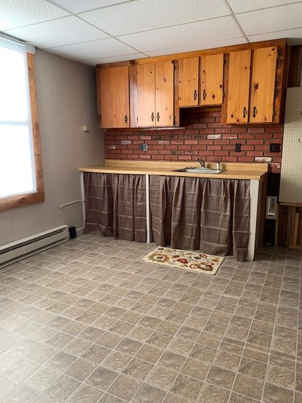More Photos Of 1049 Tiogue Ave, Coventry Showroom For Lease
