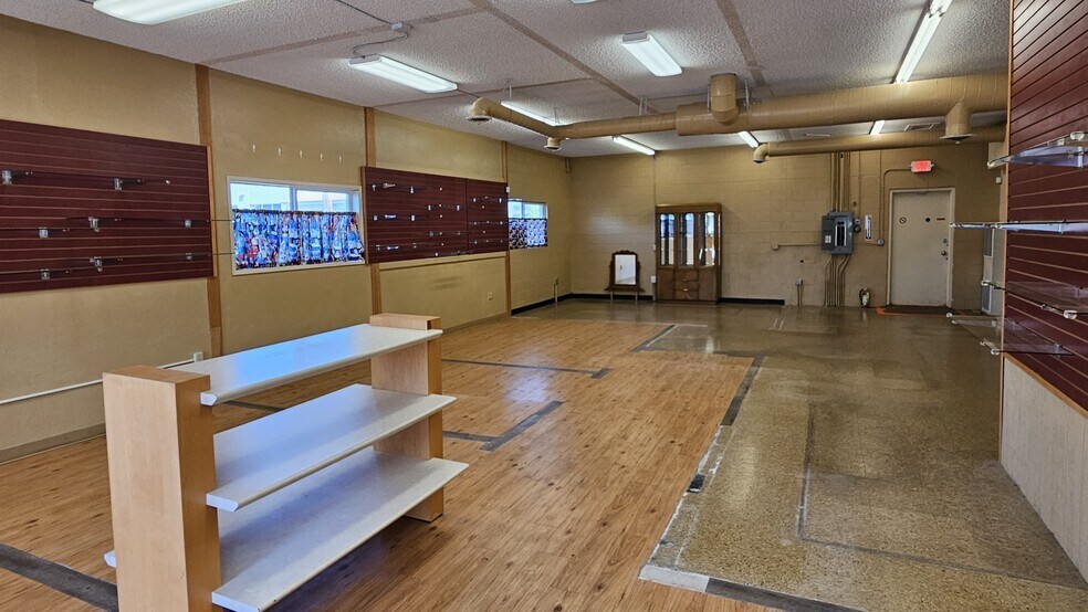 More Photos Of 940 14th Ave, Longview Office For Lease