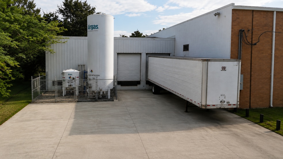 More Photos Of 2902 E Sligh Ave, Tampa Warehouse For Lease