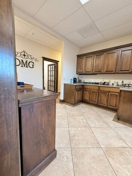 More Photos Of 3560 Macdonnell Dr, Norman Light Distribution For Lease