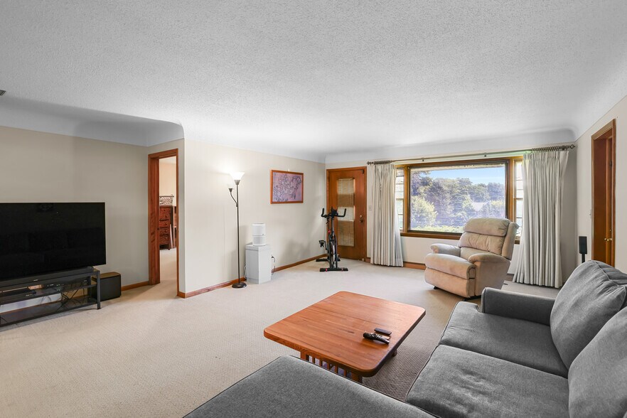 More Photos Of 1801 Commerce Blvd, Mound Funeral Home For Sale