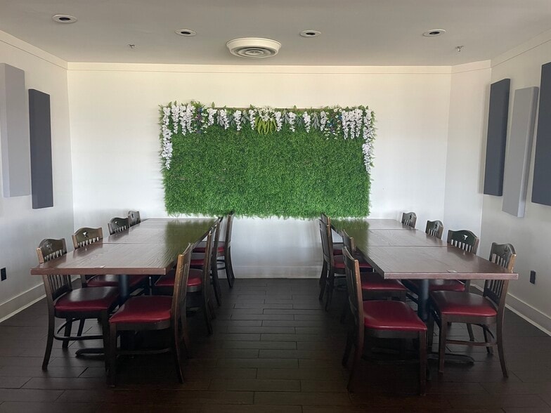 More Photos Of 905 E Gregory St, Pensacola Restaurant For Sale