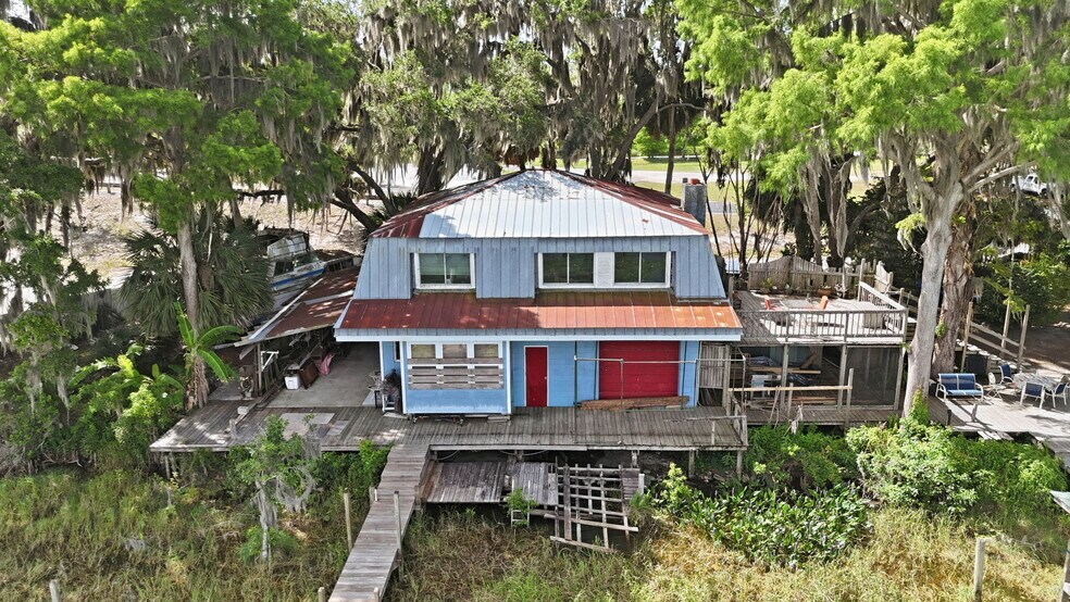 More Photos Of 400 Lakeshore Dr, Eustis Specialty For Sale