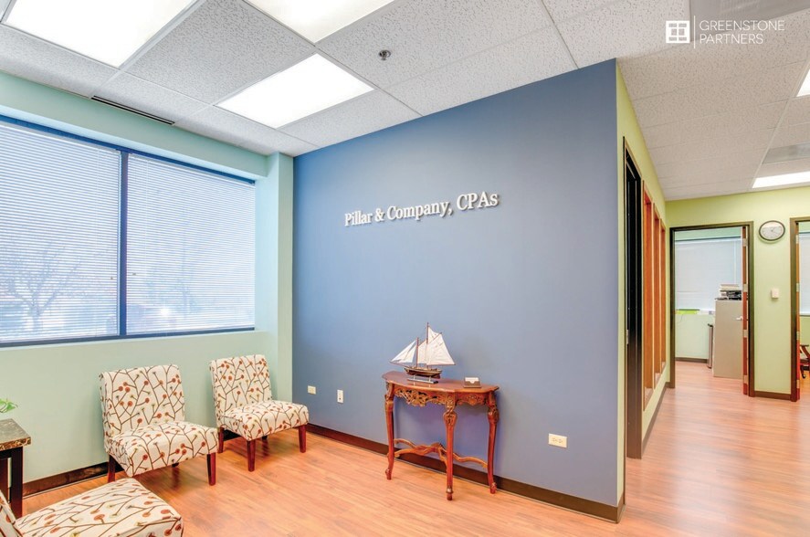 More Photos Of 1952 Mcdowell Rd, Naperville Business Park For Lease