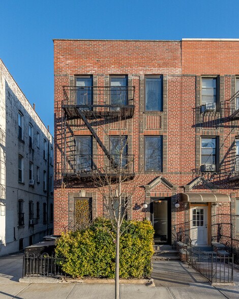 More Photos Of 3521 Crescent St, Astoria Apartments For Sale