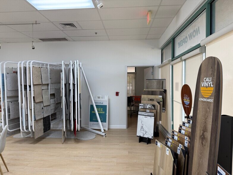 More Photos Of 480 Kamokila Blvd, Kapolei Freestanding For Lease