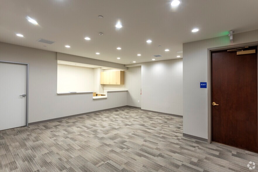 More Photos Of 17140 Bernardo Center Dr, San Diego Medical For Lease