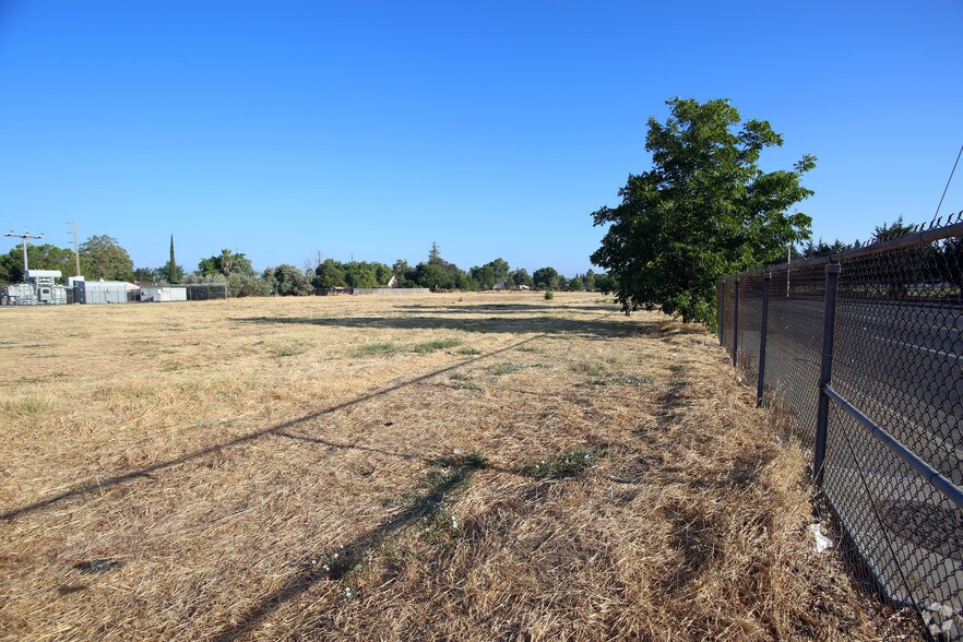 More Photos Of Fruitridge Rd, Sacramento Land For Lease