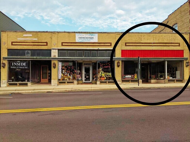 More Photos Of 1249 N Green St, McHenry Storefront For Lease