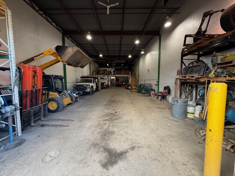 More Photos Of 624 Beaver Dam Rd NE, Calgary Warehouse For Sale