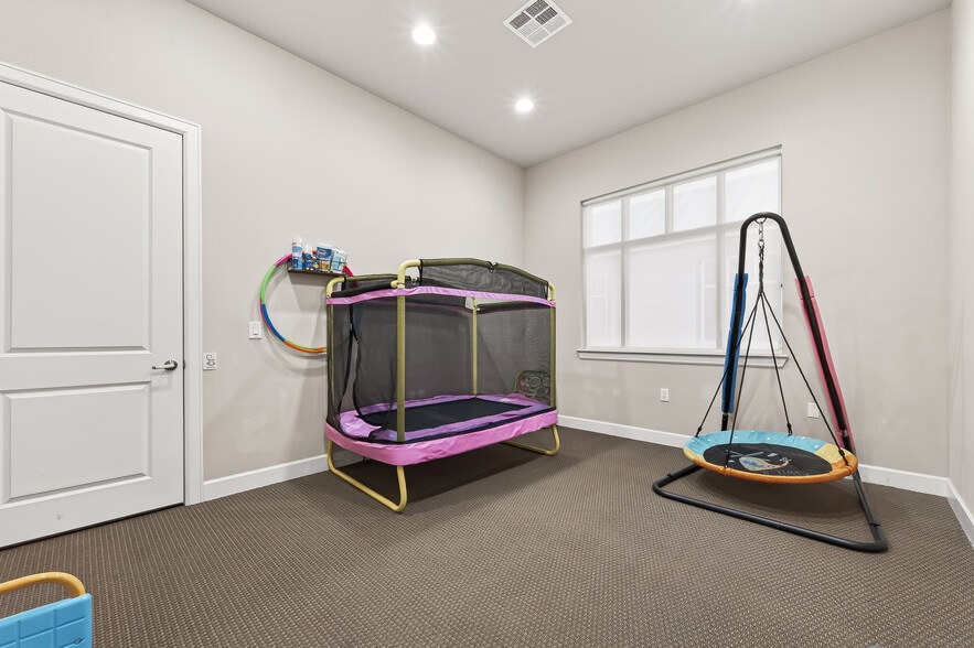 More Photos Of 5757 Flewellen Oaks Ln, Fulshear Office For Lease