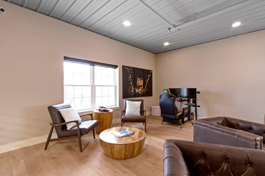 More Photos Of 17745 Motor District Cir, Westfield Showroom For Sale