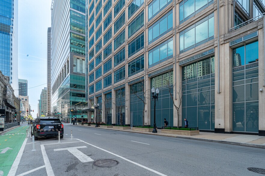 More Photos Of 550 W Washington Blvd, Chicago Office For Lease