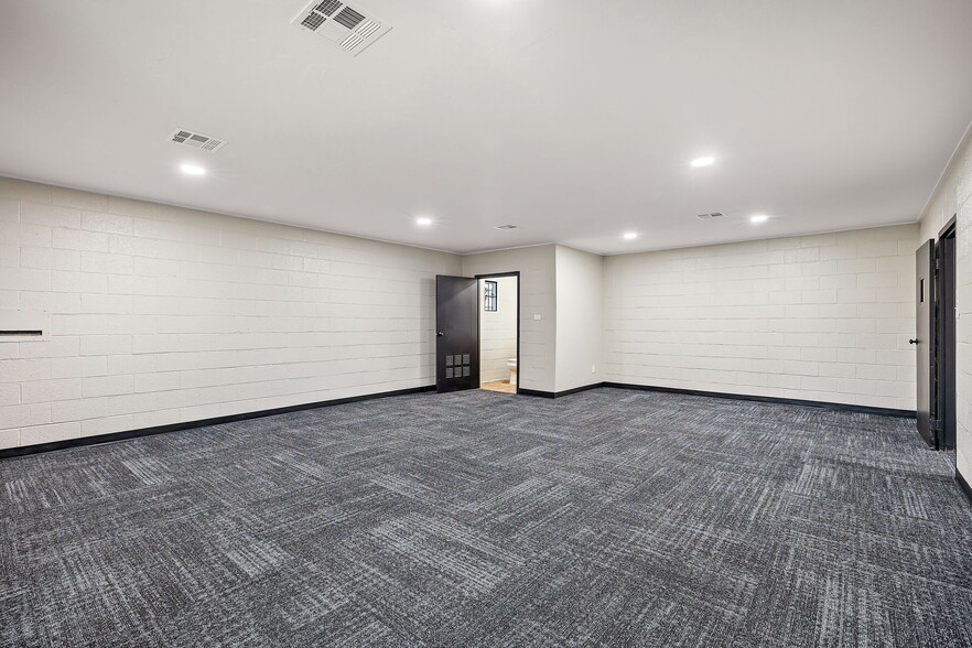 More Photos Of 1401 S Choctaw Ave, El Reno Flex For Lease