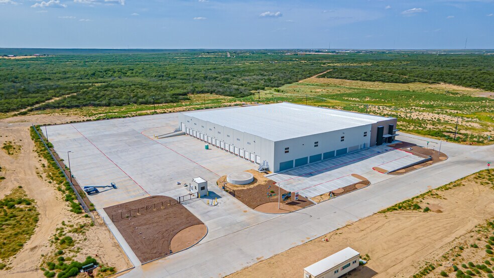 More Photos Of Maritime Loop, Laredo Warehouse For Lease