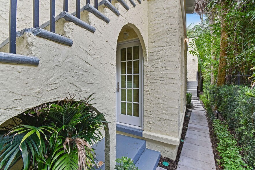 More Photos Of 212 Oleander Ave, Palm Beach Apartments For Sale