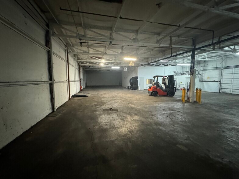 More Photos Of 10709 Tube Dr, Fort Worth Distribution For Lease
