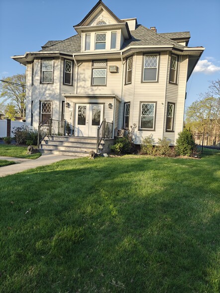 More Photos Of 64 Hilton Ave, Hempstead Office For Sale