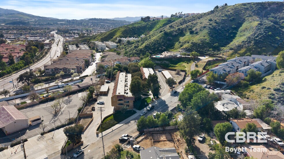 More Photos Of 18046 Beneda Ln, Santa Clarita Apartments For Sale