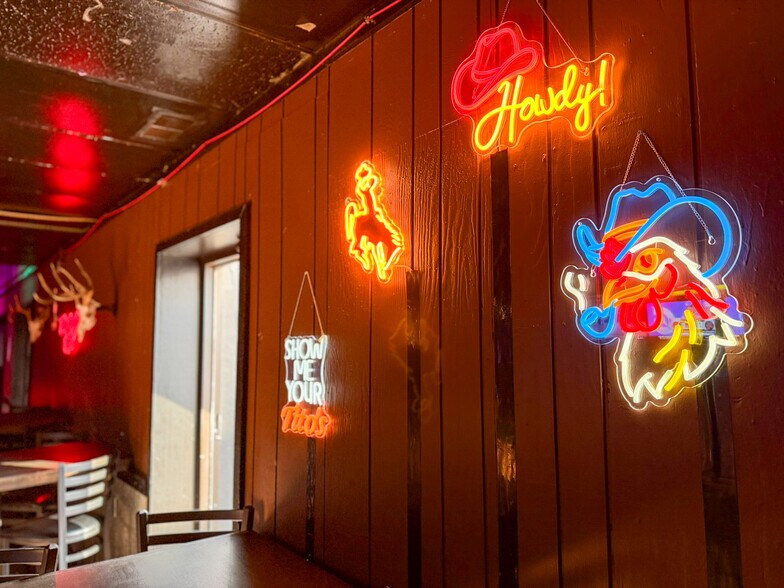 More Photos Of 906 Hampshire St, Quincy Bar For Sale